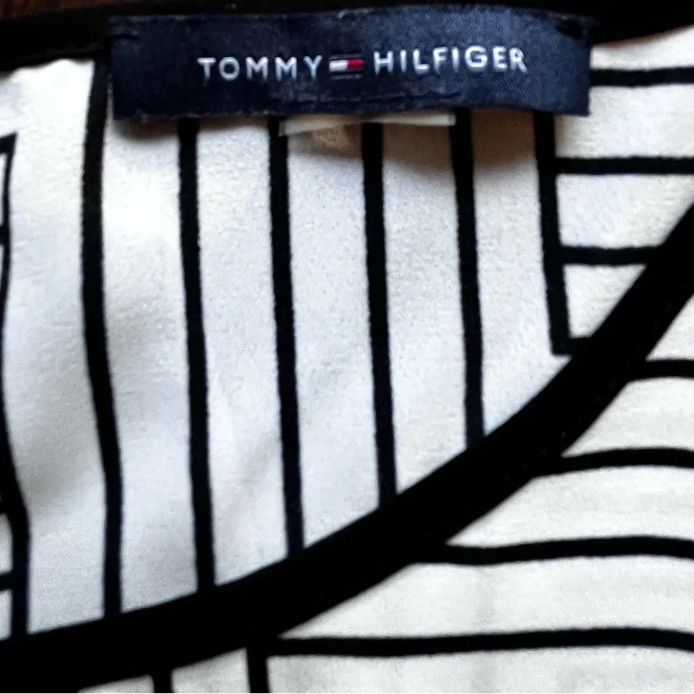 Tommy Hilfiger Black White Sleeveless Top  tag missing L/XL 22 in pit to pit - Picture 4 of 6
